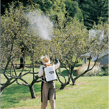 STIHL Backpack Sprayer in use 3