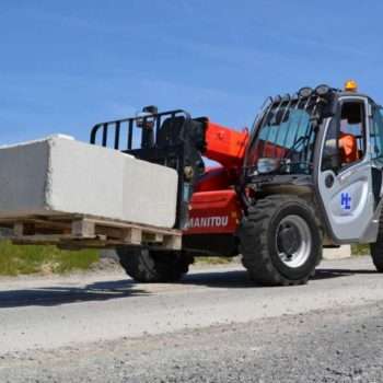 manitou telehandler in use 3
