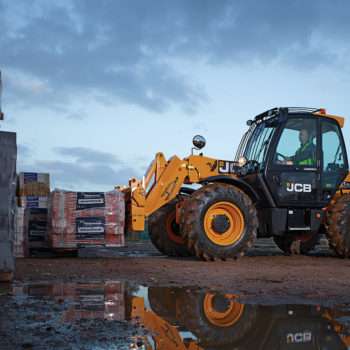 JCB 531-70 Telehandler in use 2