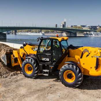JCB 540-170 in use
