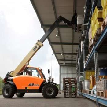 JLG 4014 PS in use